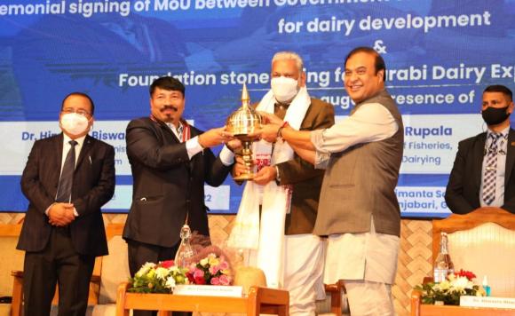 Transforming the Rural Landscape of Assam through Dairying Ceremonial signing of MoU btw Govt. of India & NDDB for dairy devp